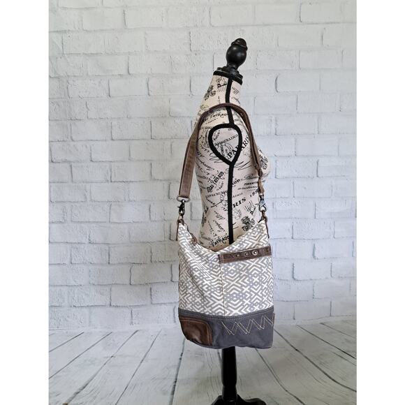 SALE. Midsz Myra Bag w/leather trim - Picture 2 of 14